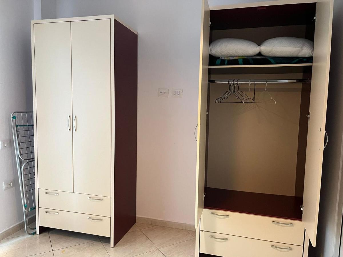 Lungomare Vlore Con Garage Privato 2 Apartment Luaran gambar