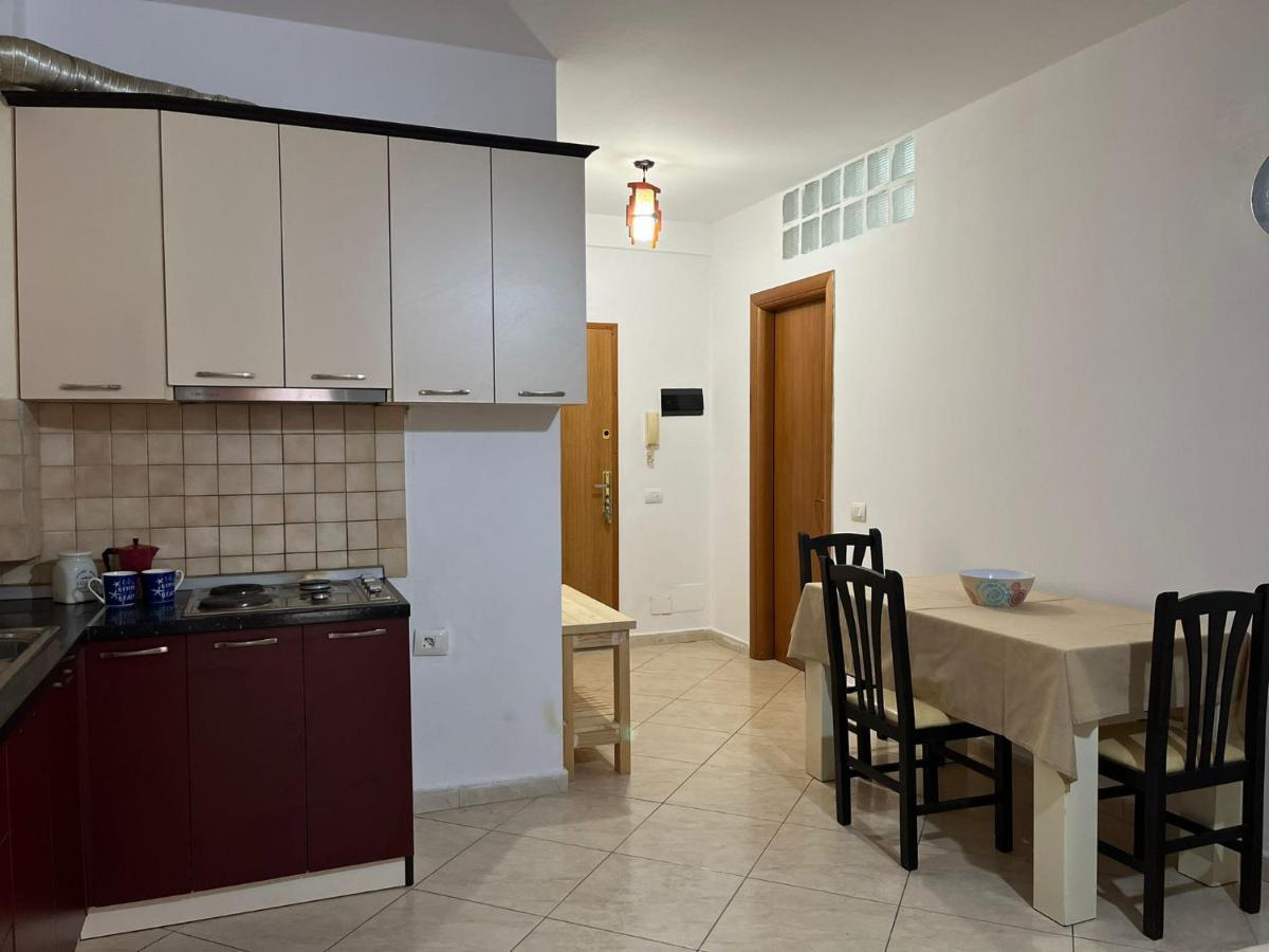 Lungomare Vlore Con Garage Privato 2 Apartment Luaran gambar